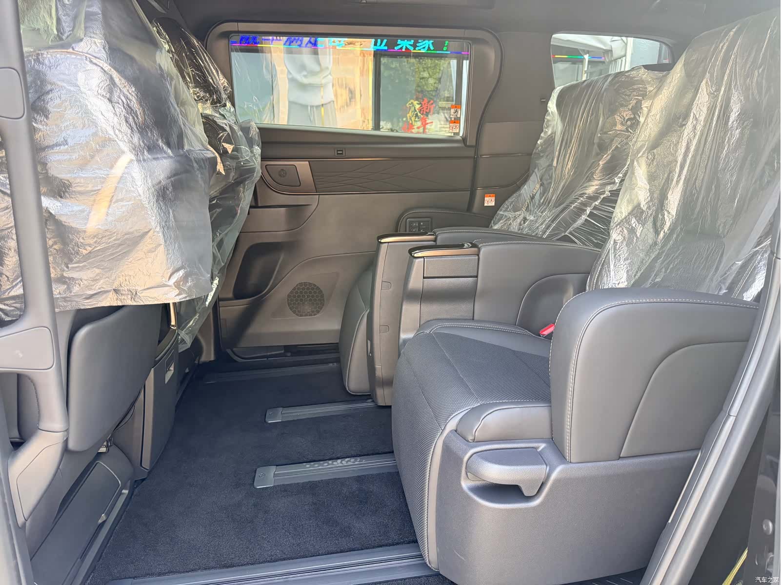 Toyota Alphard, 2025 13
