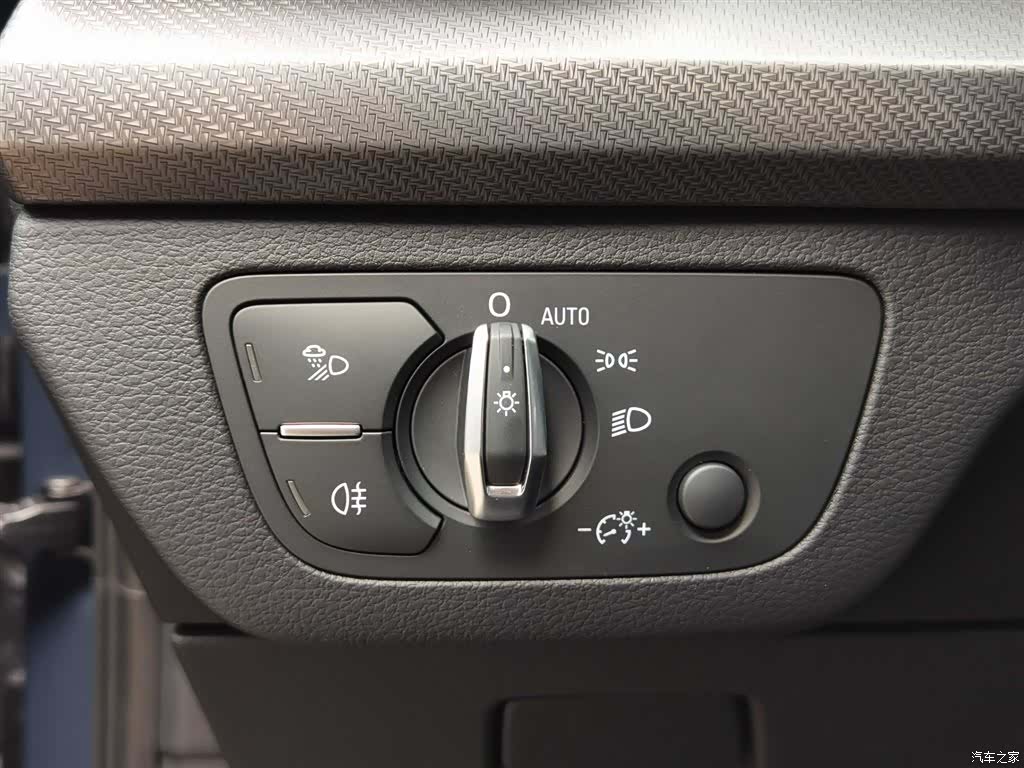 Audi Q5L, 2025 12
