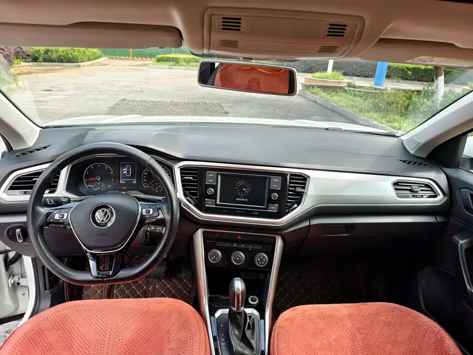 Volkswagen T-ROC exploring Songs