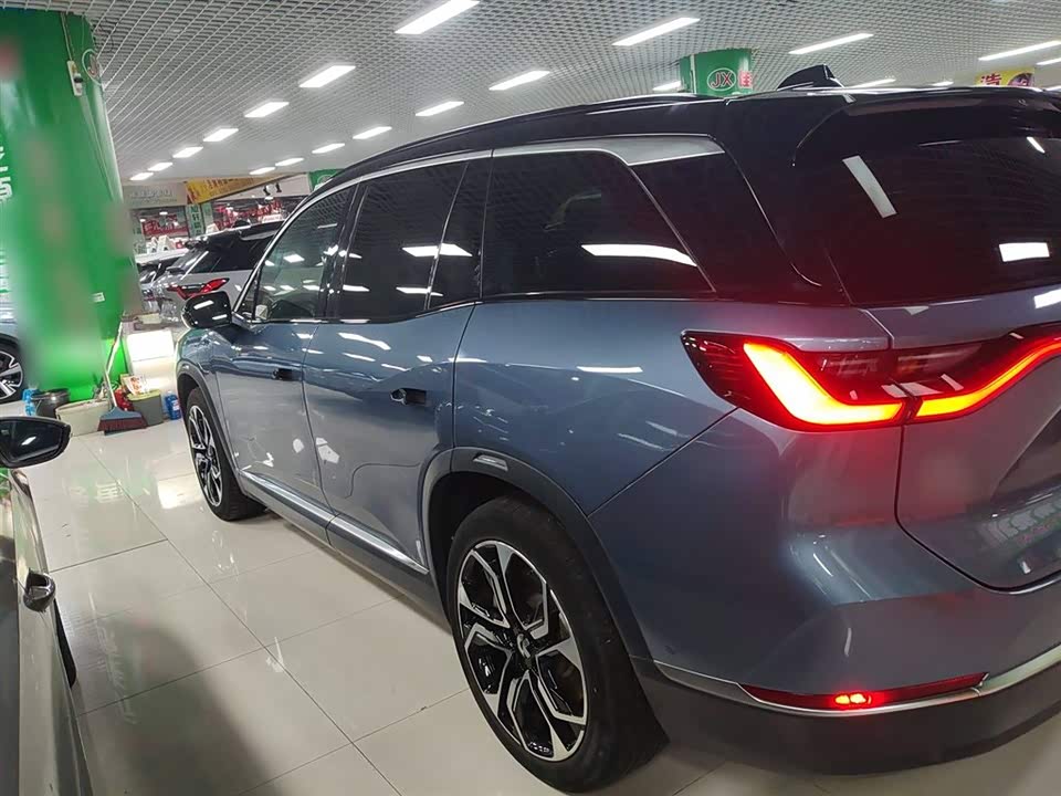 NIO ES8
