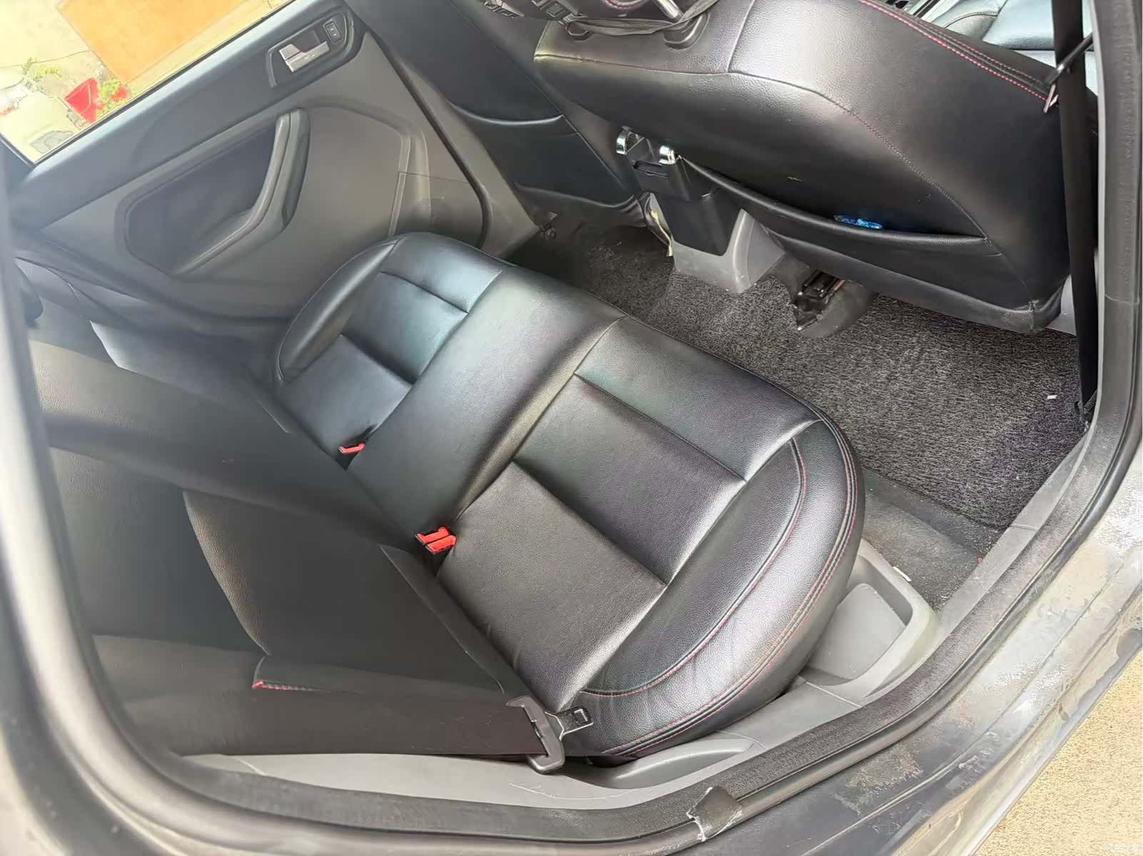 Ford Focus, 2014 9
