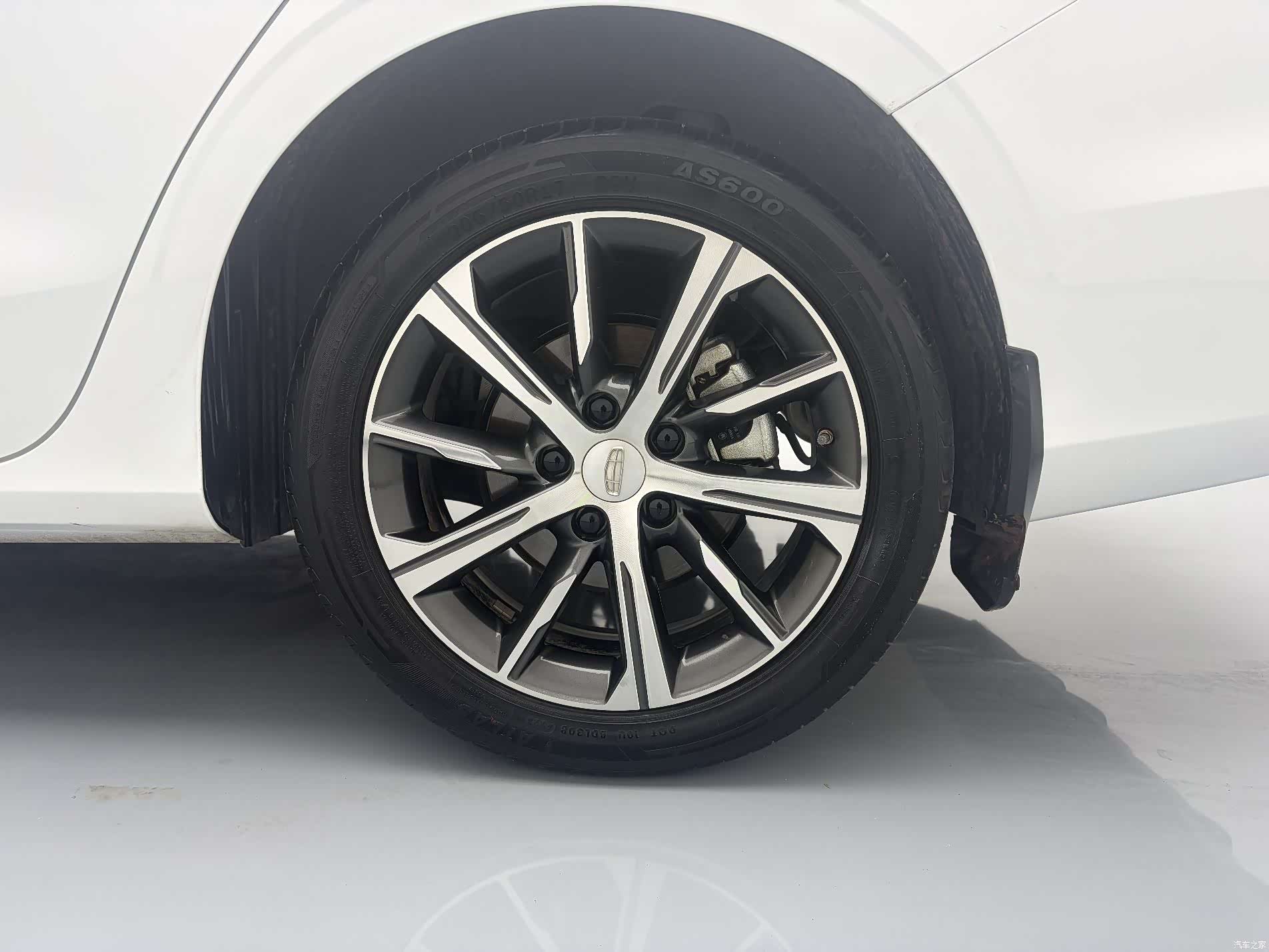 Geely Emgrand, 2023 6