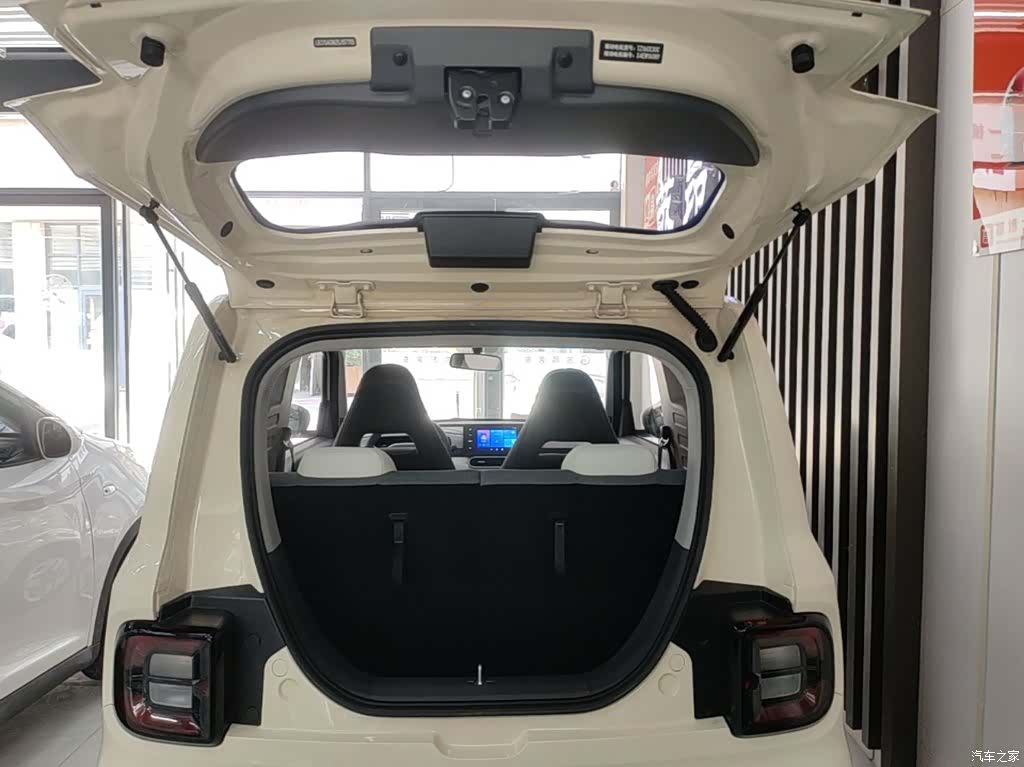 Geely Panda, 2025 19