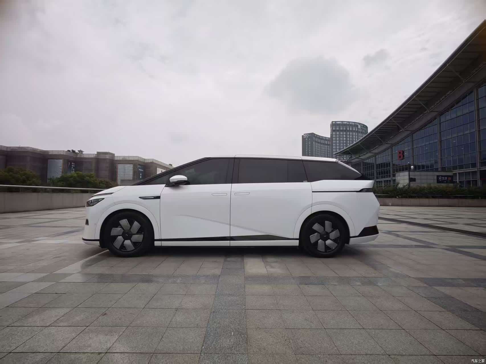 Xpeng X9, 2024 8