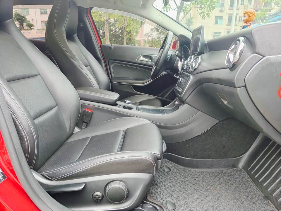 Mercedes-Benz GLA Mercedes-Benz GLA
