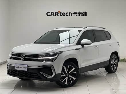 ִ ; 2023 300TSI °