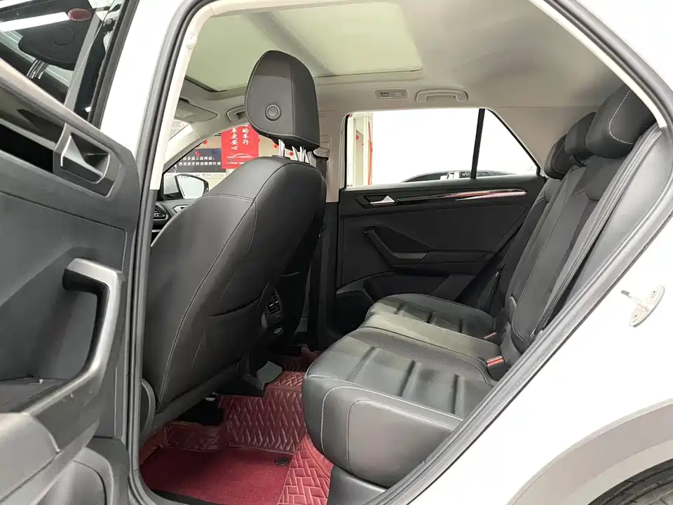 Volkswagen T-ROC exploring Songs