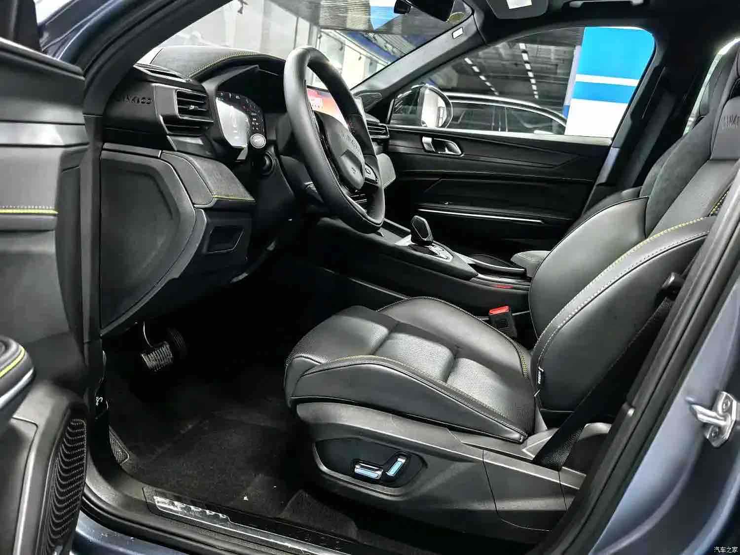 Lynk & Co 01, 2025 9