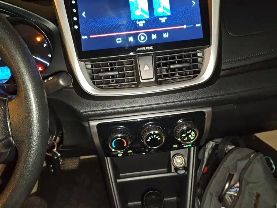 Toyota YARiS L to enjoy