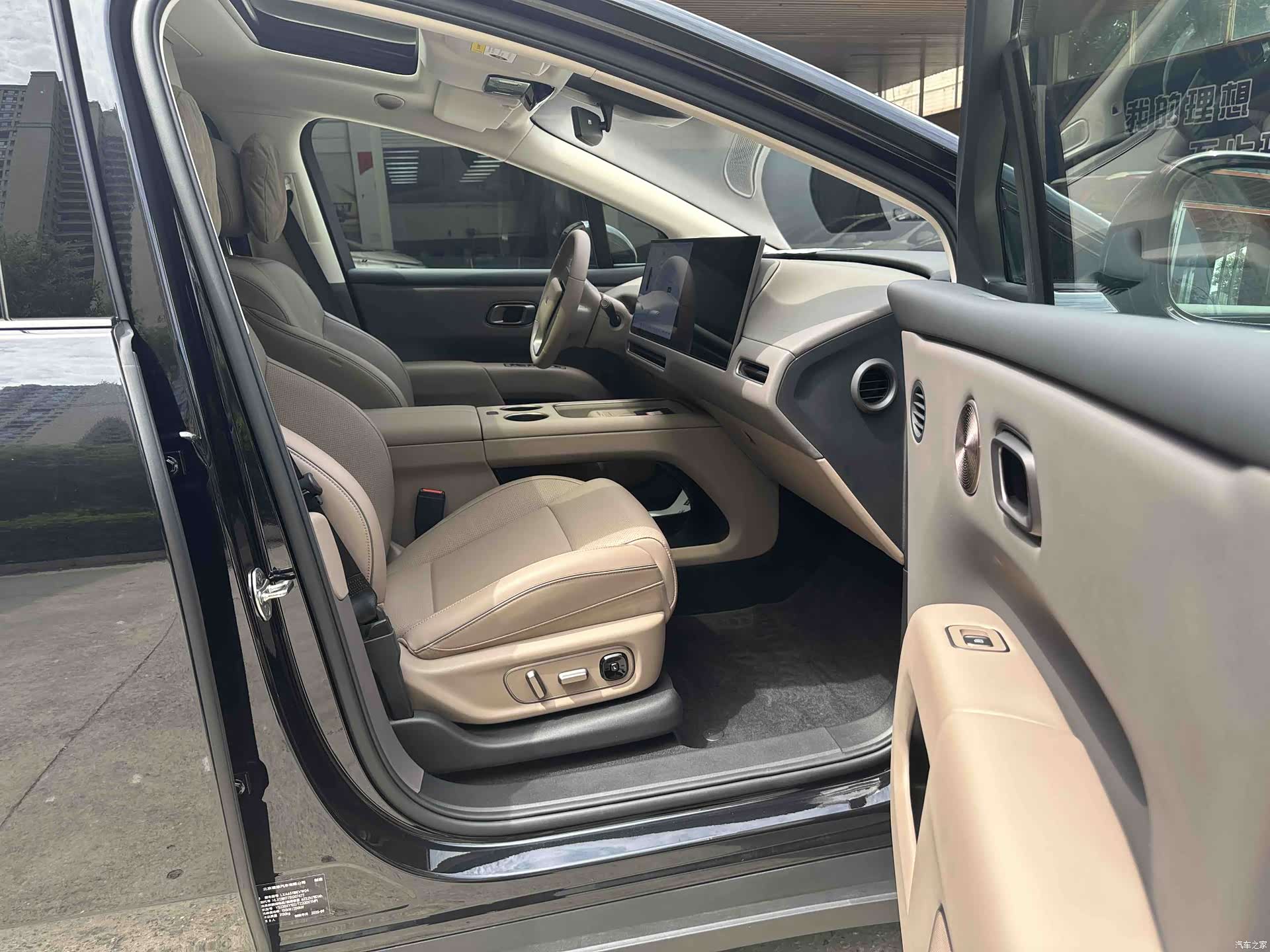 Li Auto i8, 2025 8