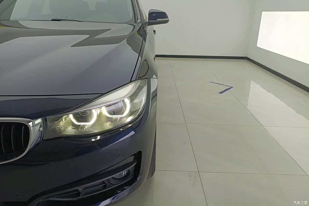 BMW 3 Series, 2018 все фото