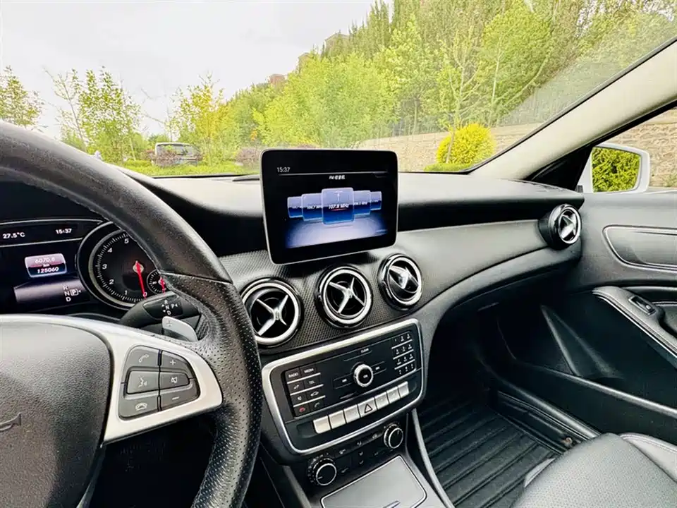Mercedes-Benz GLA Mercedes-Benz GLA