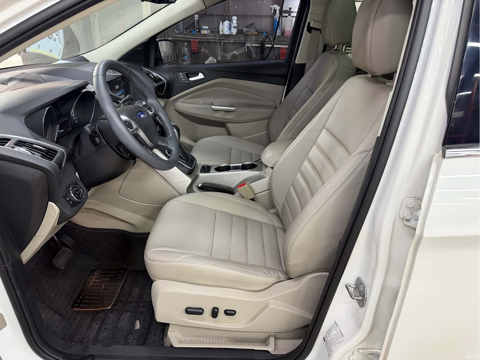 Ford Kuga, 2013 6