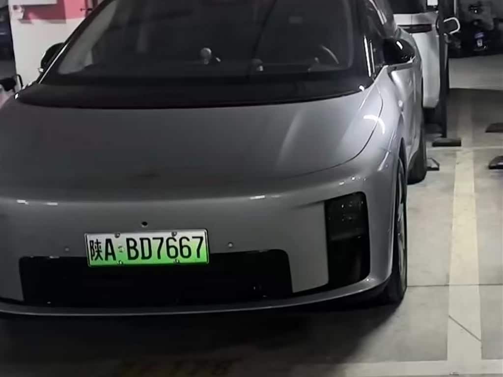 Li Auto i8