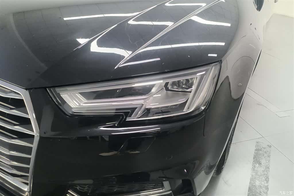 Audi A4L, 2019 все фото