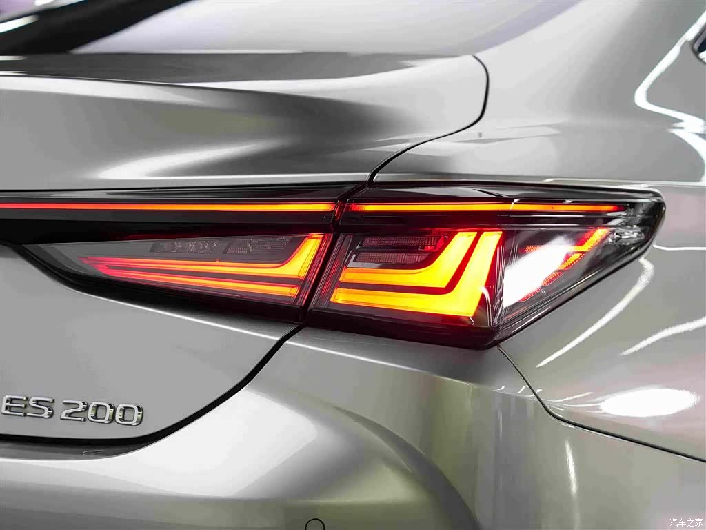 Lexus ES, 2025 13