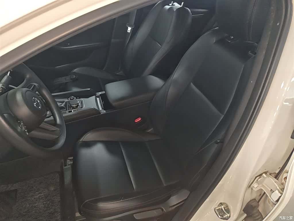 Mazda Mazda3, 2022 15