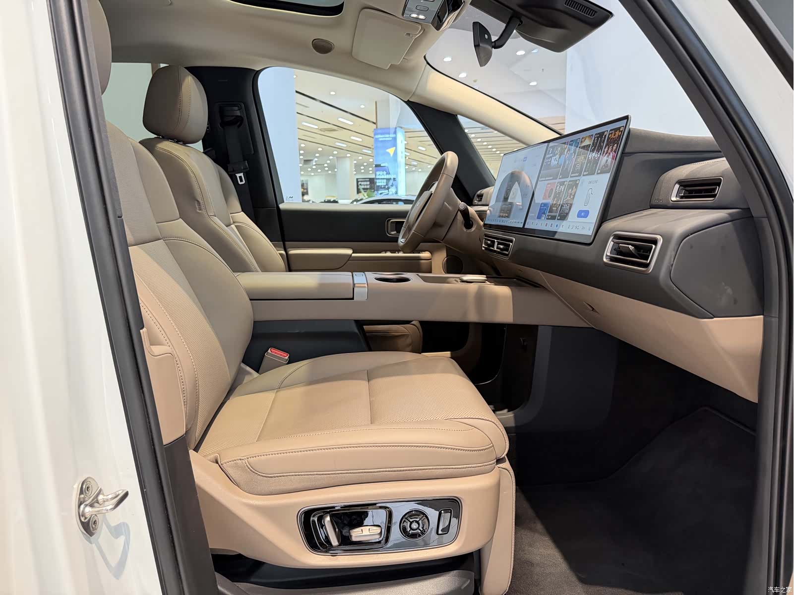 Li Auto MEGA, 2025 21