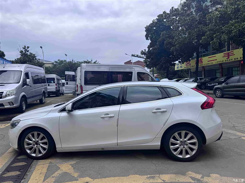 Volvo V40, 2014 4