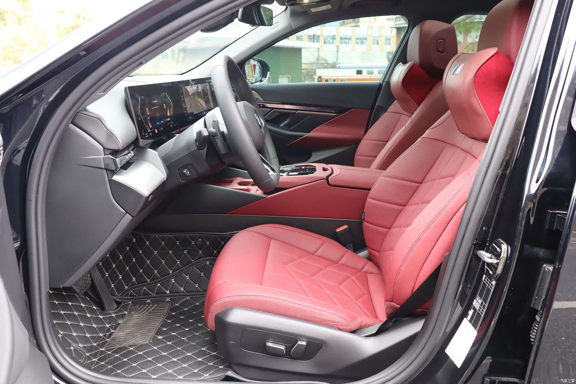BMW 5 Series, 2025 10