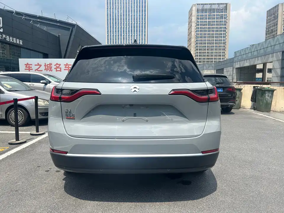 NIO ES8