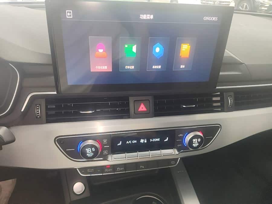 Audi A4L 2023, фото 12