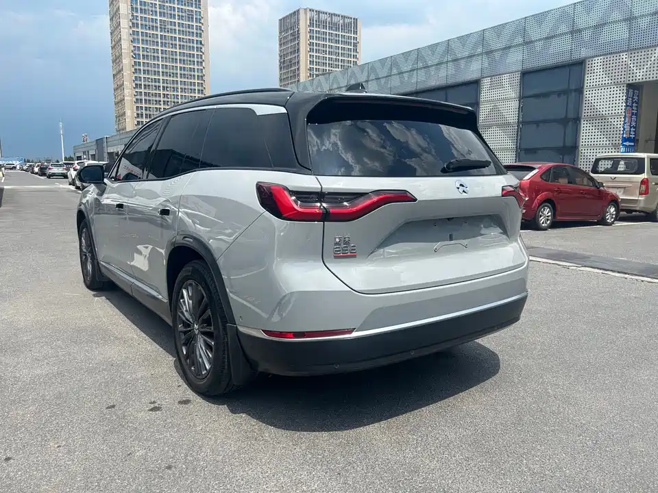 NIO ES8