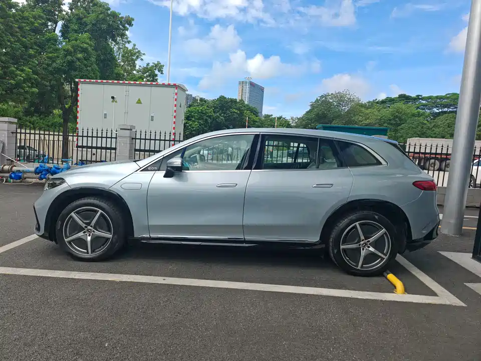 Mercedes-Benz EQS SUV