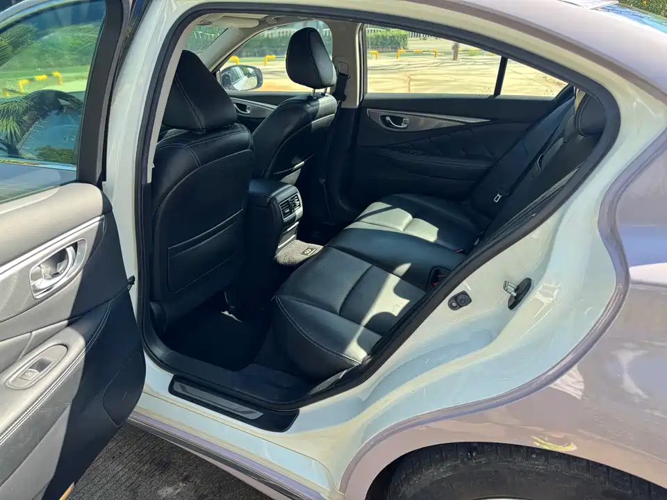 Infiniti Q50L