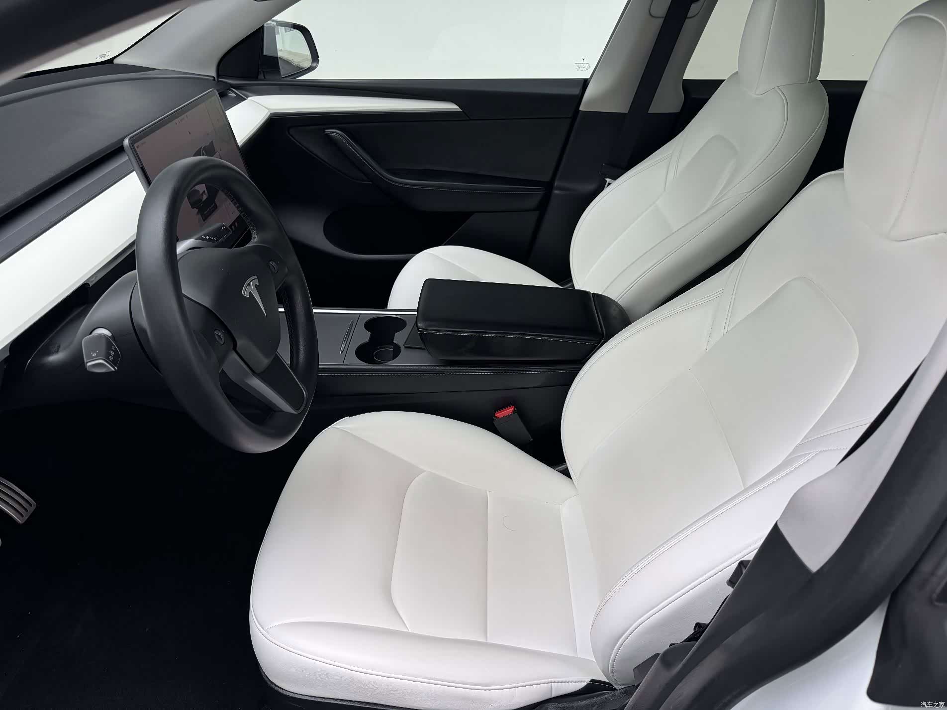 Tesla Model Y, 2023 4