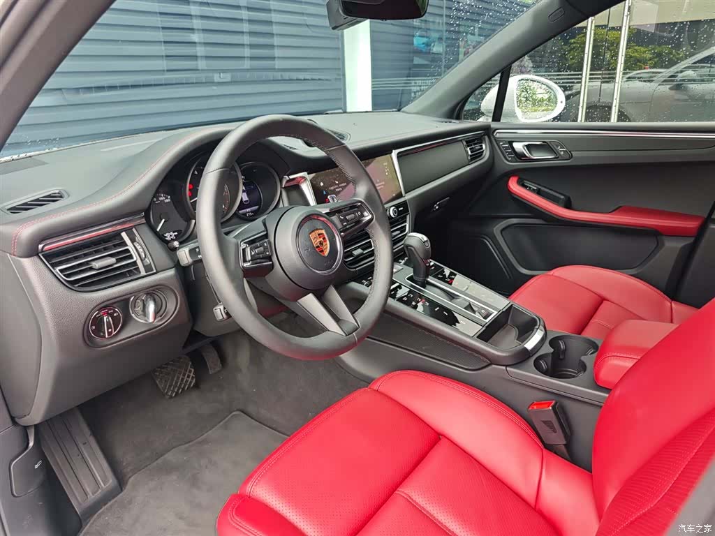 Porsche Macan, 2025 9