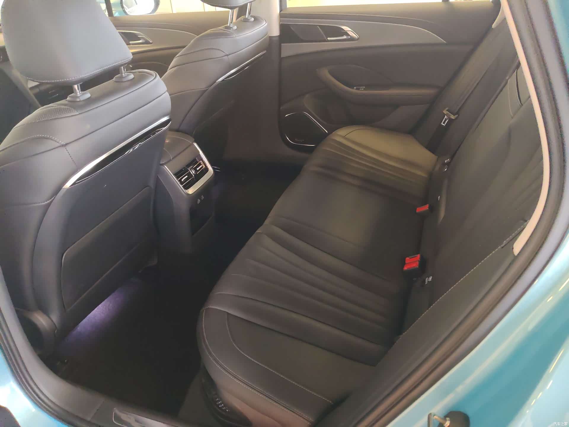 Hongqi H5, 2023 25