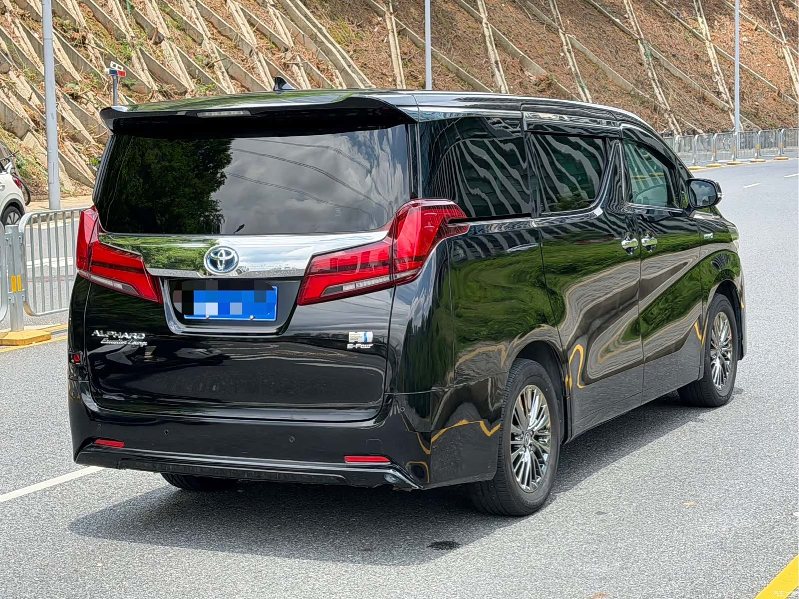 Toyota Alphard, 2022 6