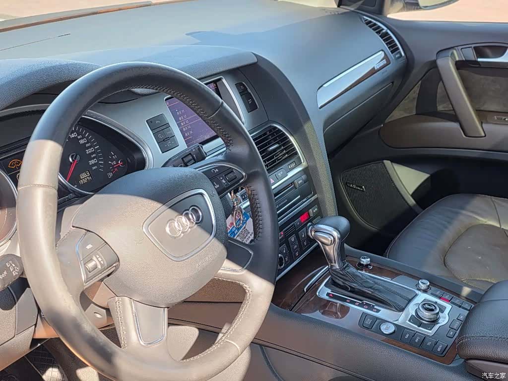 Audi Q7, 2012 6