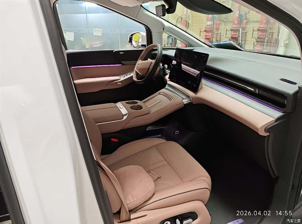 Xpeng X9, 2025 8