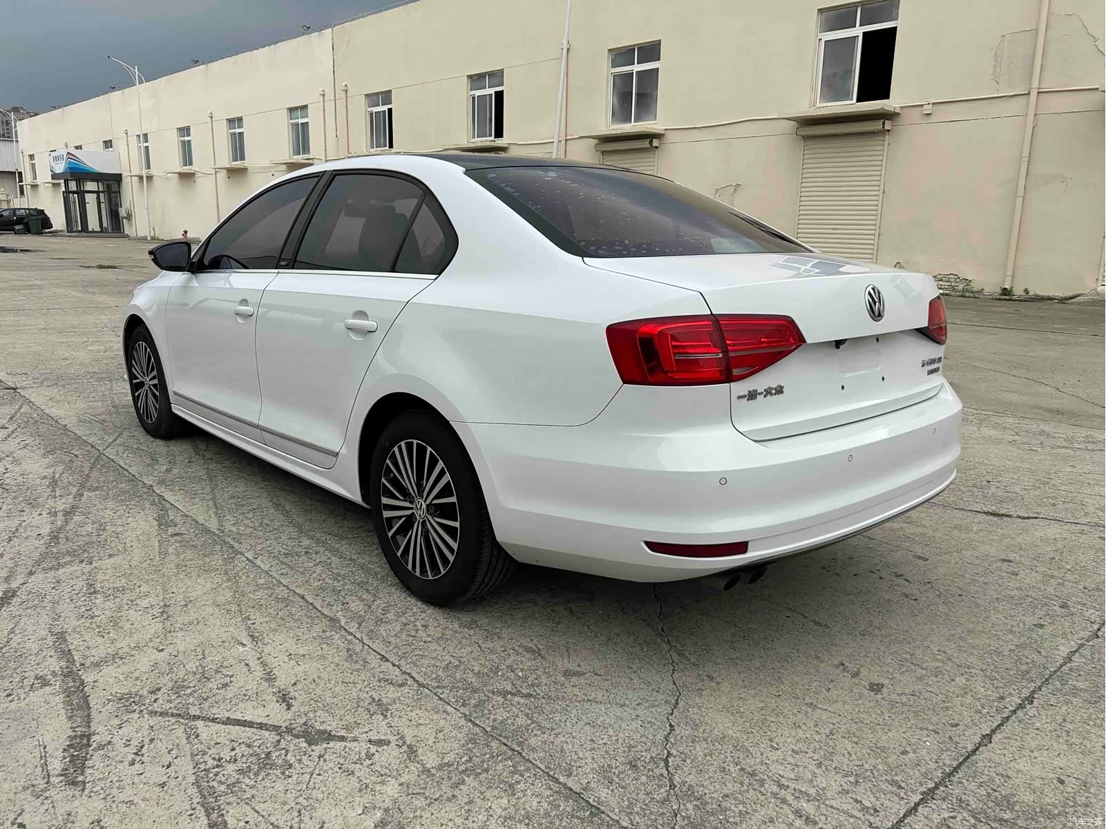 Volkswagen Sagitar, 2016 7