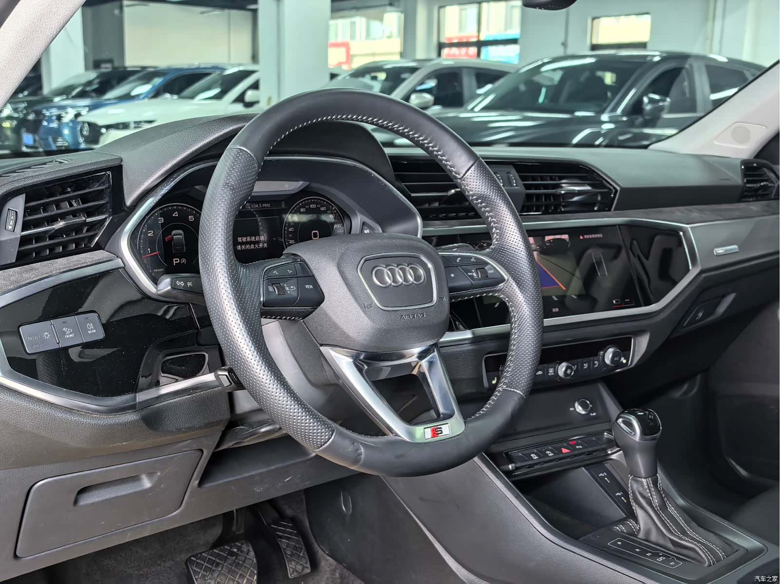 Audi Q3, 2022 10