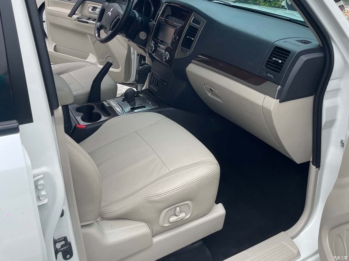 Mitsubishi Pajero, 2018 10