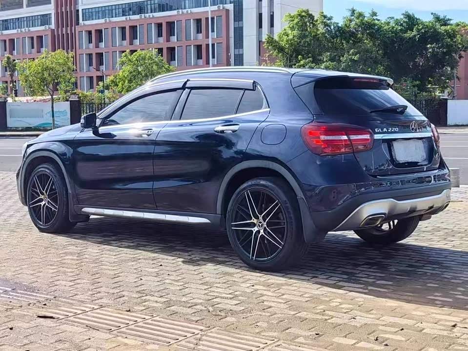 Mercedes-Benz GLA Mercedes-Benz GLA
