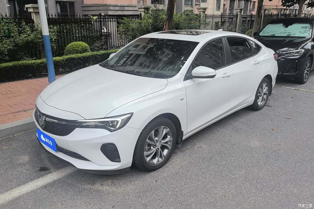Buick Verano, 2022 1
