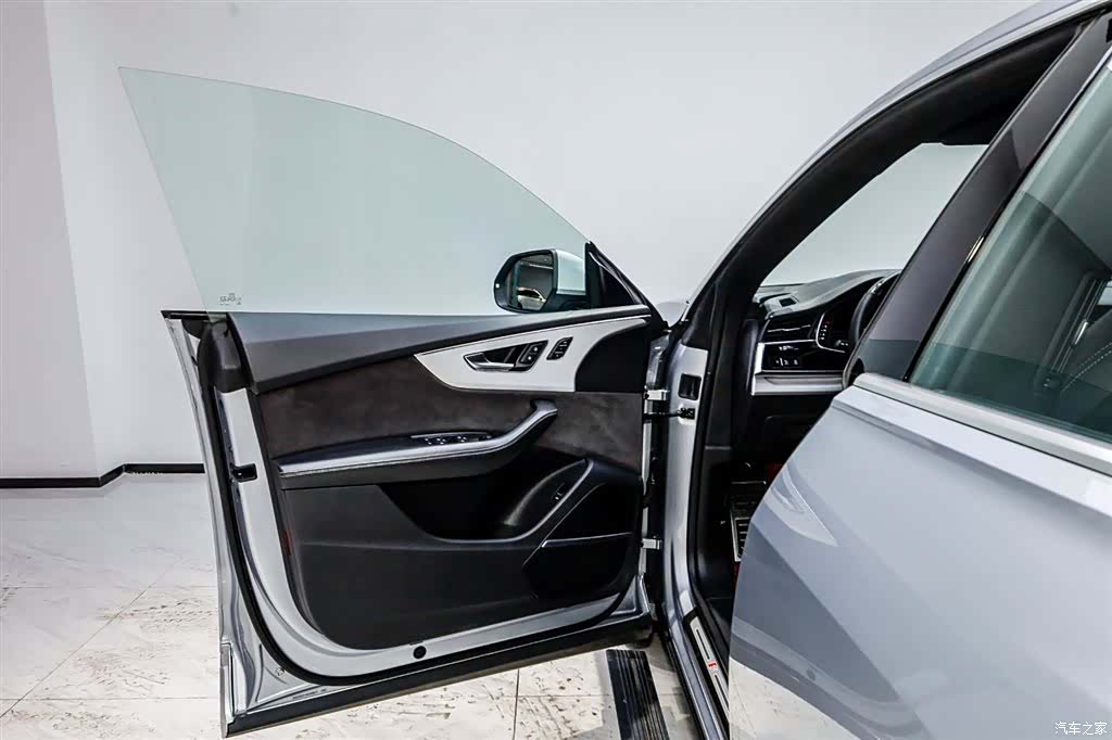 Audi Q8, 2020 27