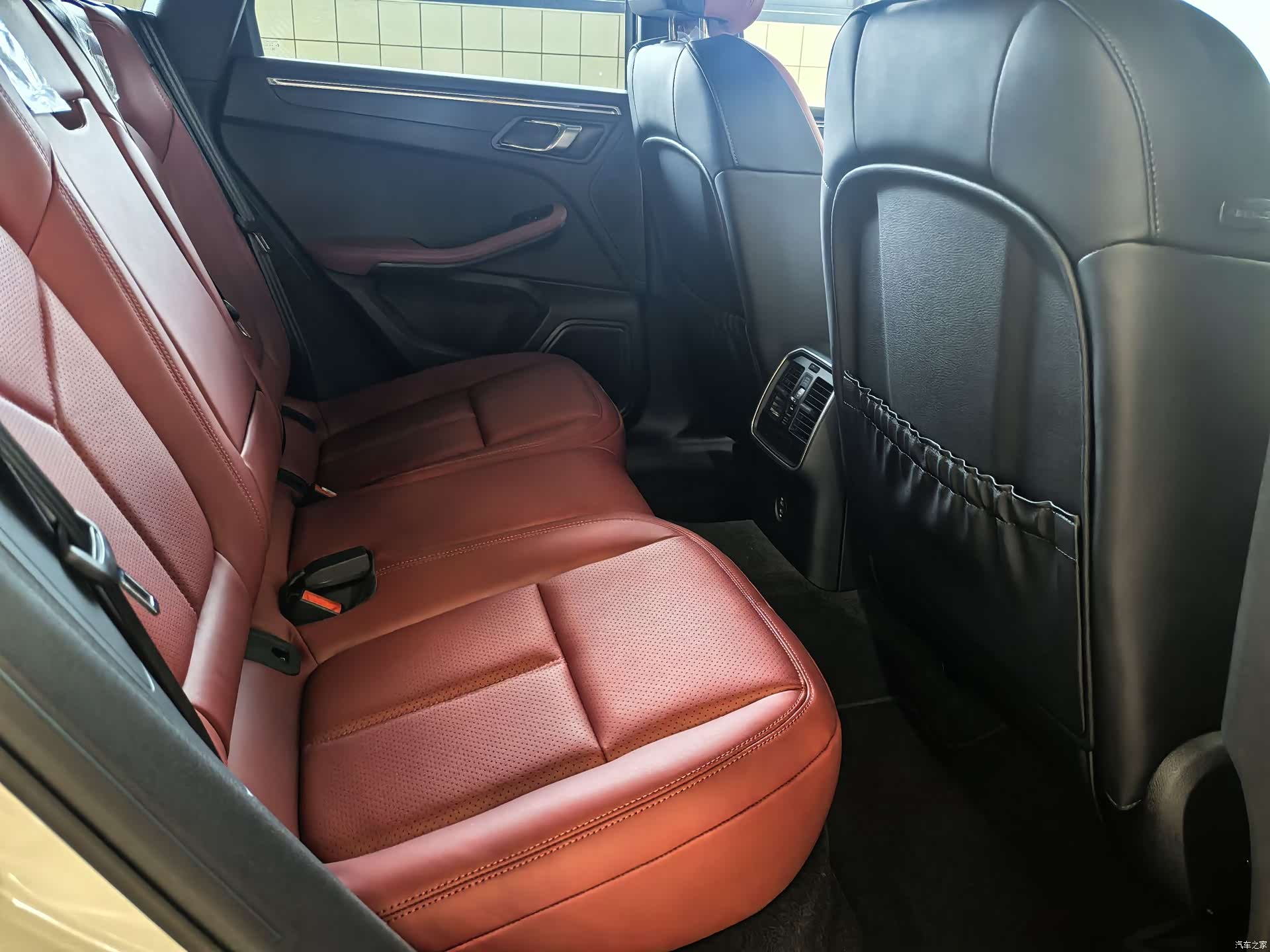 Porsche Macan, 2026 11