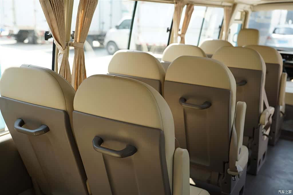 Toyota Coaster, 2016 31