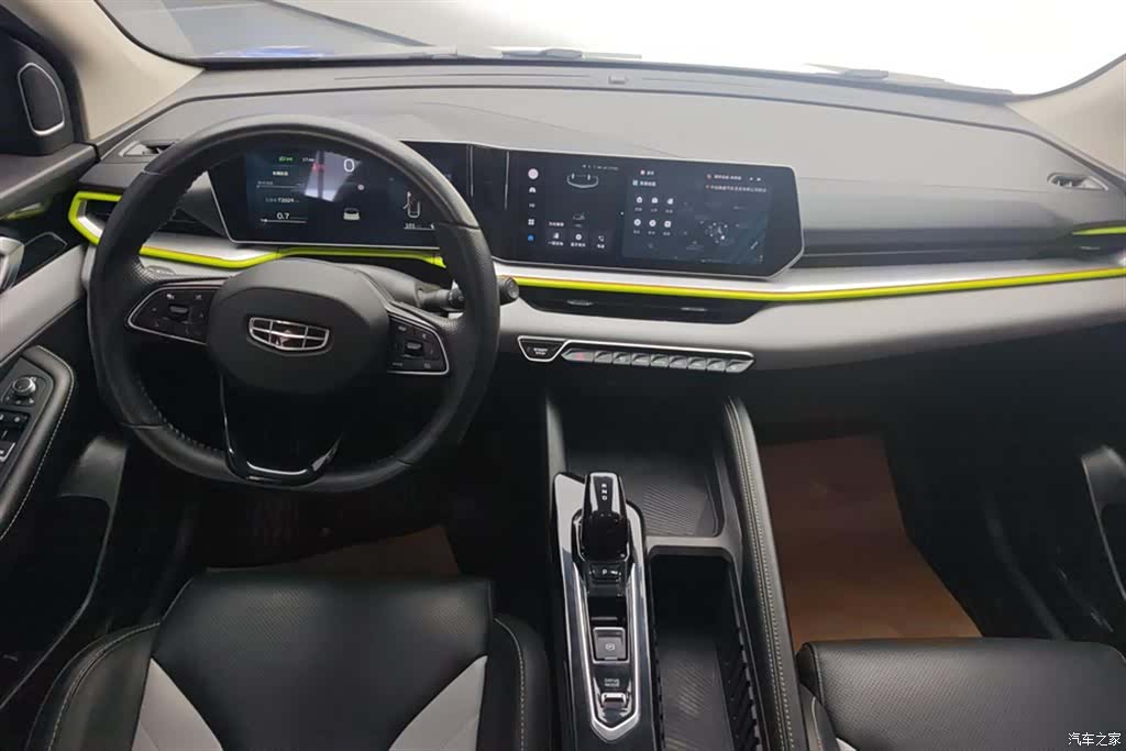 Geely Coolray, 2023 12