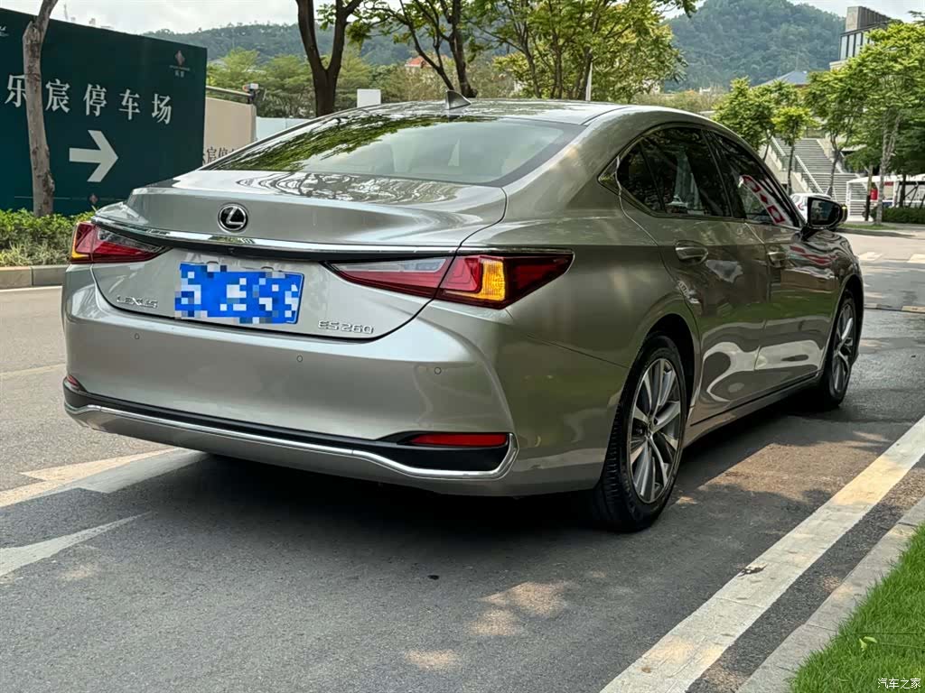 Lexus ES, 2019 3