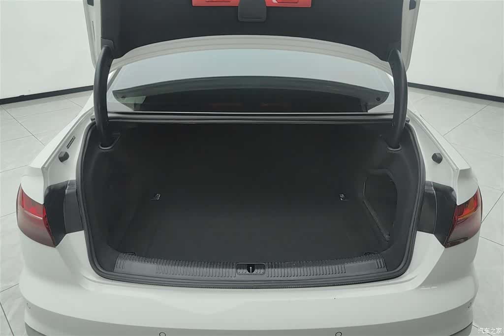 Audi A4L, 2022 4