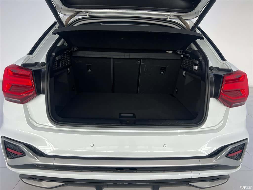 Audi Q2L, 2023 6