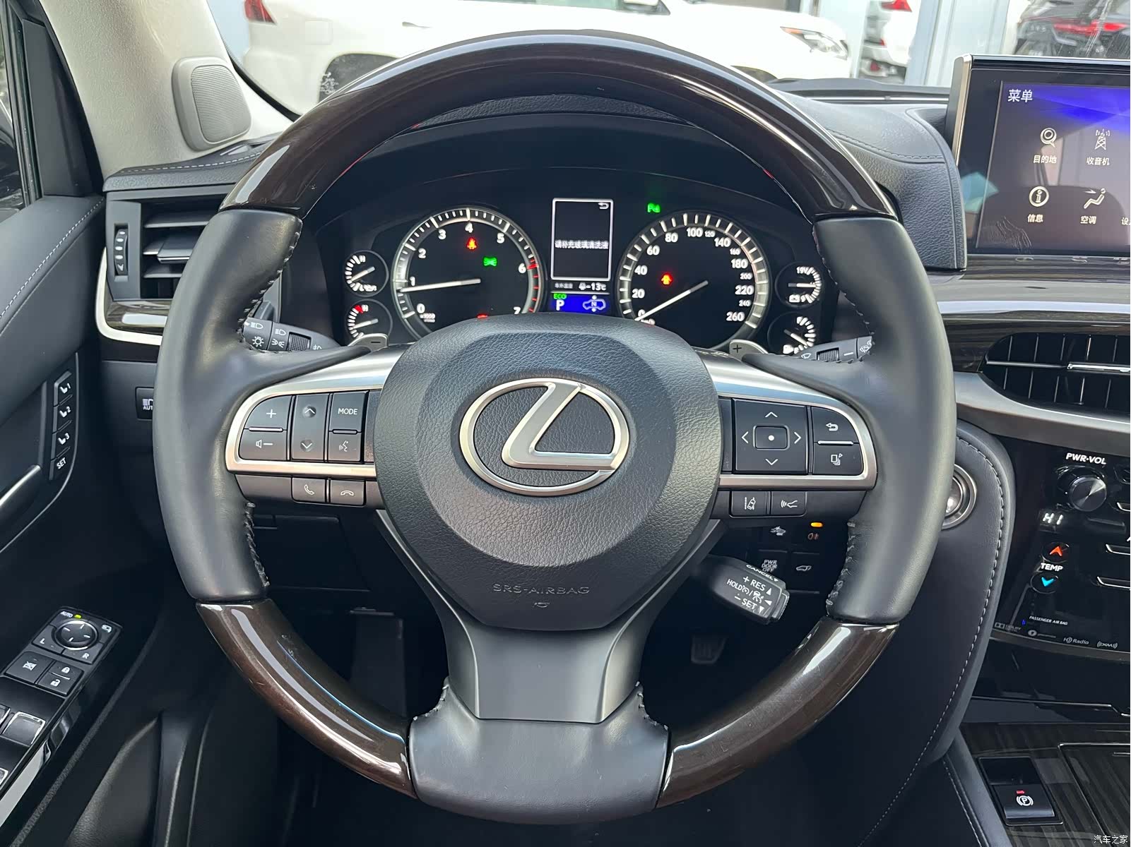 Lexus LX, 2022 8