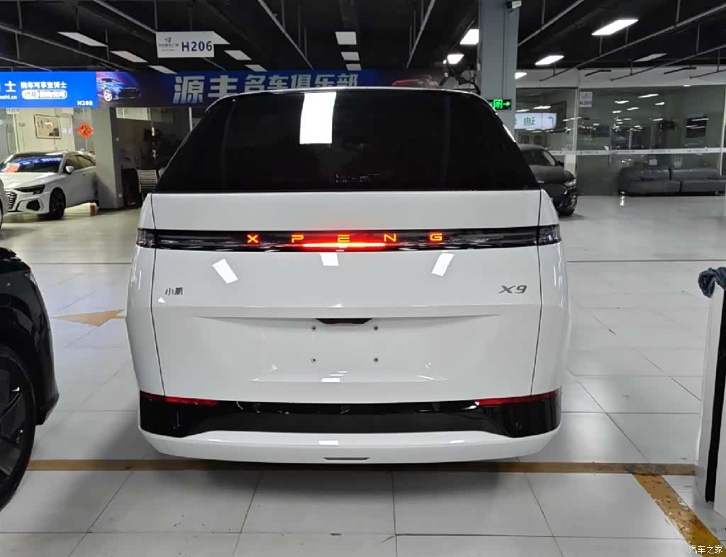 Xpeng X9, 2025 3