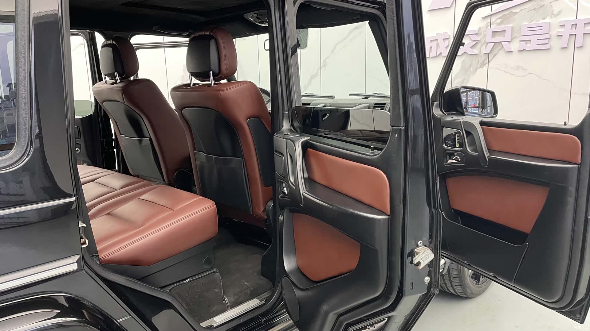 Mercedes-Benz G-Class, 2012 16